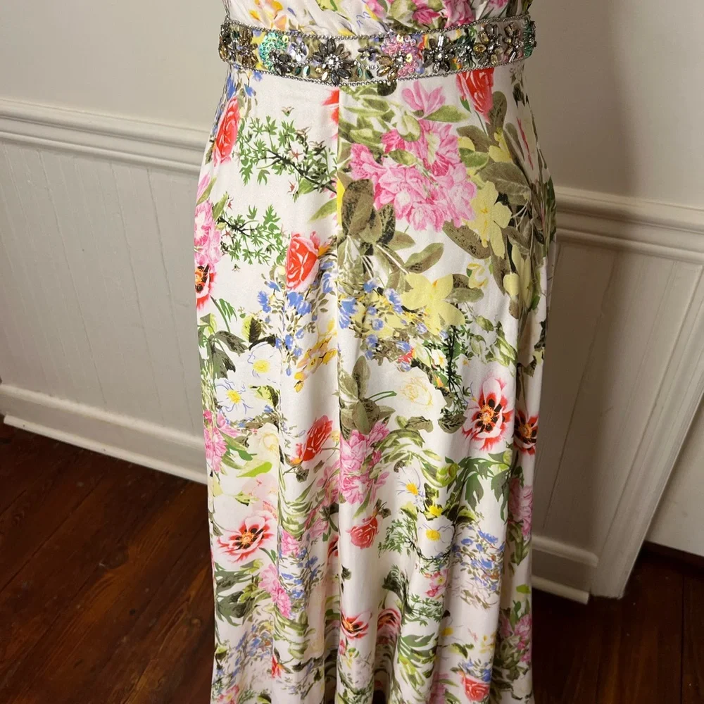 Mac Duggal Floral V-Neck‎ Gown #9079 size 4 - Picture 7 of 15